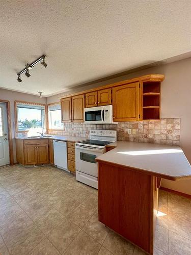 116 Darling Crescent, Red Deer, AB - Indoor Photo Showing Kitchen