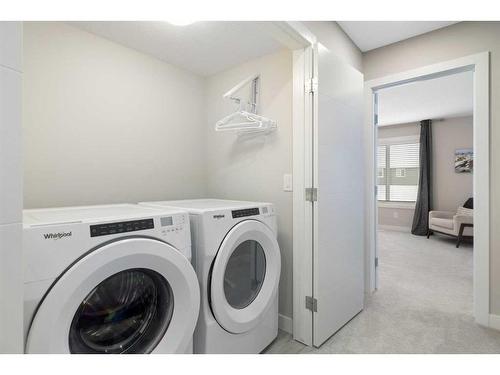 30 D'Arcy Boulevard, Okotoks, AB - Indoor Photo Showing Laundry Room