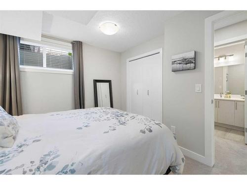 30 D'Arcy Boulevard, Okotoks, AB - Indoor Photo Showing Bedroom