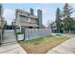 148-54 Glamis Green SW Calgary, AB T3E 6V1