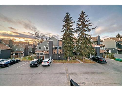 148-54 Glamis Green Sw, Calgary, AB - Outdoor