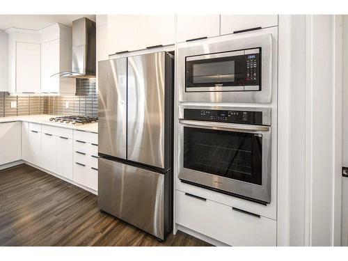 342 Yorkville Road Sw, Calgary, AB - Indoor Photo Showing Kitchen With Stainless Steel Kitchen With Upgraded Kitchen