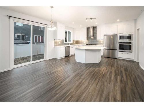 342 Yorkville Road Sw, Calgary, AB - Indoor Photo Showing Kitchen With Stainless Steel Kitchen With Upgraded Kitchen