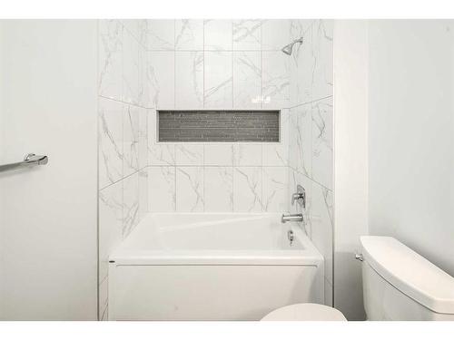 342 Yorkville Road Sw, Calgary, AB - Indoor Photo Showing Bathroom