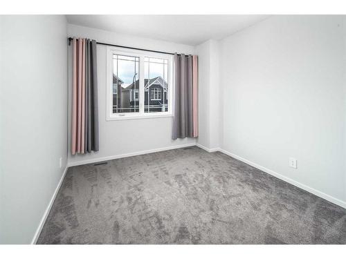 342 Yorkville Road Sw, Calgary, AB - Indoor Photo Showing Other Room