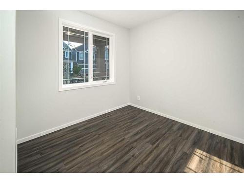 342 Yorkville Road Sw, Calgary, AB - Indoor Photo Showing Other Room