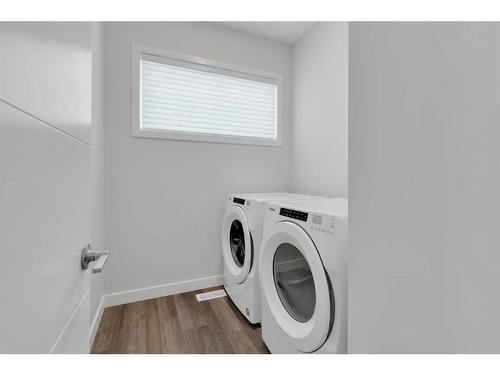 111 Les Jardins Park Se, Calgary, AB - Indoor Photo Showing Laundry Room