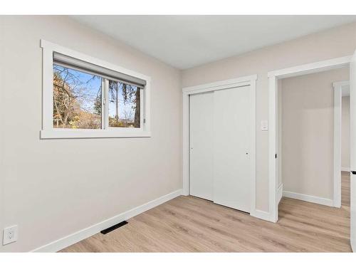 928 16 Street Ne, Calgary, AB - Indoor Photo Showing Other Room