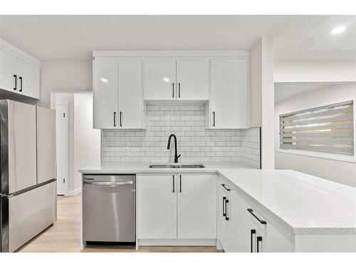 928 16 Street Ne, Calgary, AB - Indoor Photo Showing Kitchen With Double Sink With Upgraded Kitchen