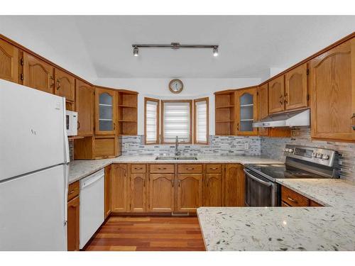 94 Millrise Boulevard Sw, Calgary, AB - Indoor Photo Showing Kitchen