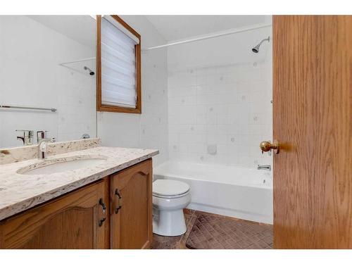 94 Millrise Boulevard Sw, Calgary, AB - Indoor Photo Showing Bathroom