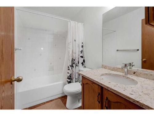 94 Millrise Boulevard Sw, Calgary, AB - Indoor Photo Showing Bathroom