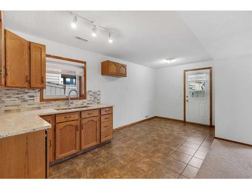 94 Millrise Boulevard Sw, Calgary, AB - Indoor Photo Showing Kitchen