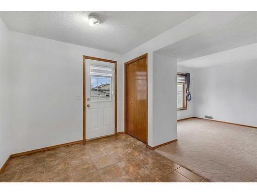 94 Millrise Boulevard Sw, Calgary, AB - Indoor Photo Showing Other Room