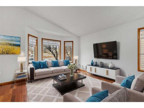 94 Millrise Boulevard Sw, Calgary, AB - Indoor Photo Showing Living Room