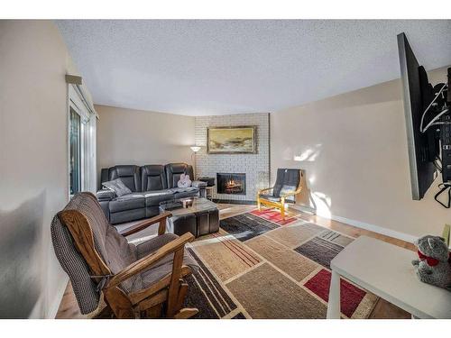 58-287 Southampton Drive Sw, Calgary, AB - Indoor Photo Showing Living Room With Fireplace