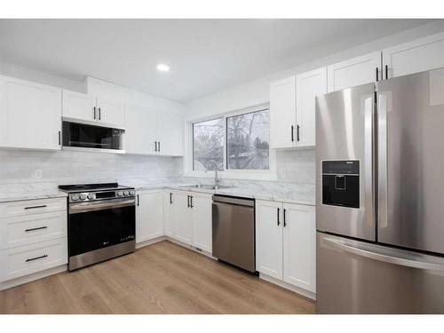 57 Poplar Crescent, Fort Mcmurray, AB - Indoor Photo Showing Kitchen With Stainless Steel Kitchen With Upgraded Kitchen