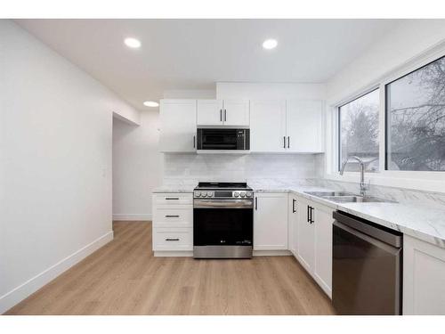 57 Poplar Crescent, Fort Mcmurray, AB - Indoor Photo Showing Kitchen With Double Sink