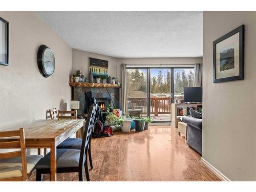 B-133 Park Avenue, Banff, AB - Indoor Photo Showing Dining Room