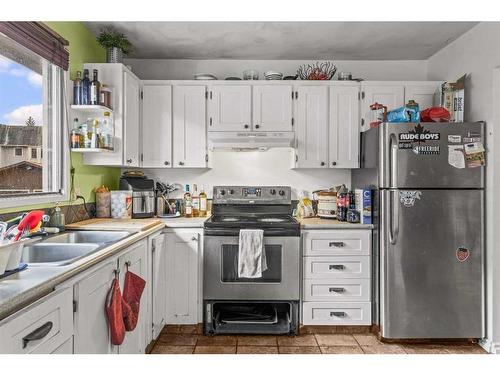 B-133 Park Avenue, Banff, AB - Indoor Photo Showing Kitchen With Double Sink