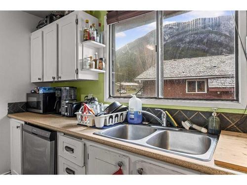 B-133 Park Avenue, Banff, AB - Indoor Photo Showing Kitchen With Double Sink