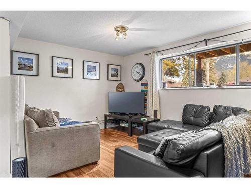 B-133 Park Avenue, Banff, AB - Indoor Photo Showing Living Room