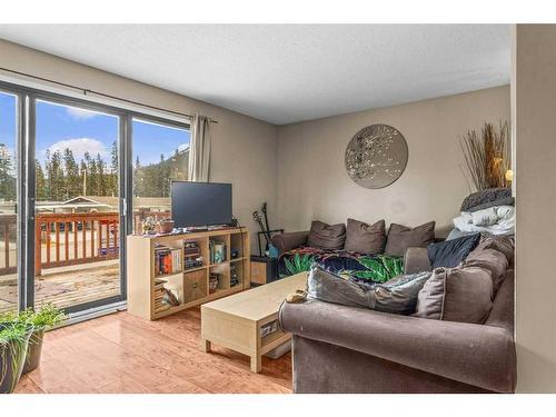 B-133 Park Avenue, Banff, AB - Indoor Photo Showing Living Room