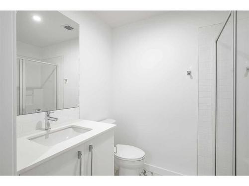 4307-111 Wolf Creek Drive Se, Calgary, AB - Indoor Photo Showing Bathroom