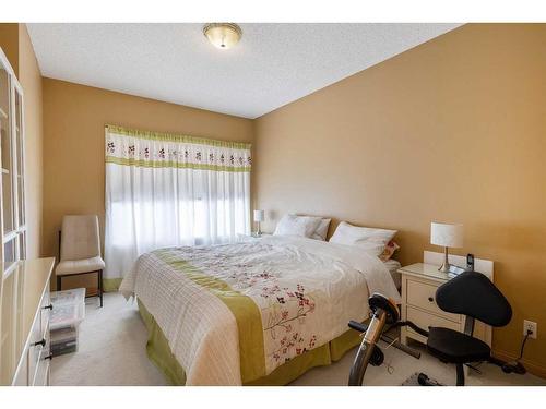 334-1920 14 Avenue Ne, Calgary, AB - Indoor Photo Showing Bedroom