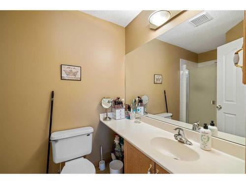 334-1920 14 Avenue Ne, Calgary, AB - Indoor Photo Showing Bathroom