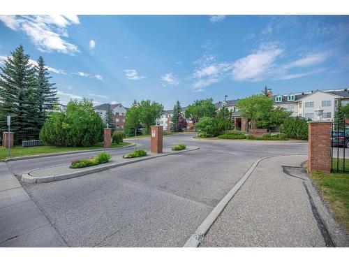 334-1920 14 Avenue Ne, Calgary, AB - Outdoor With View