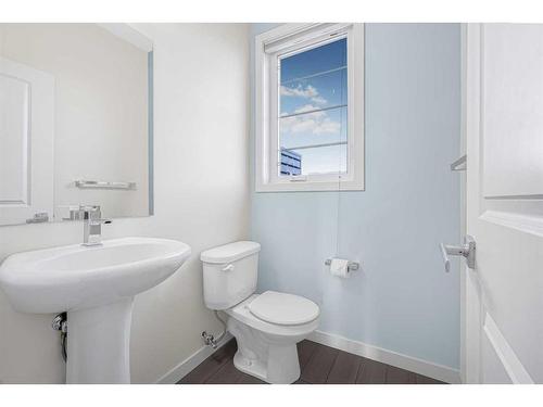 718 Walden Circle Se, Calgary, AB - Indoor Photo Showing Bathroom