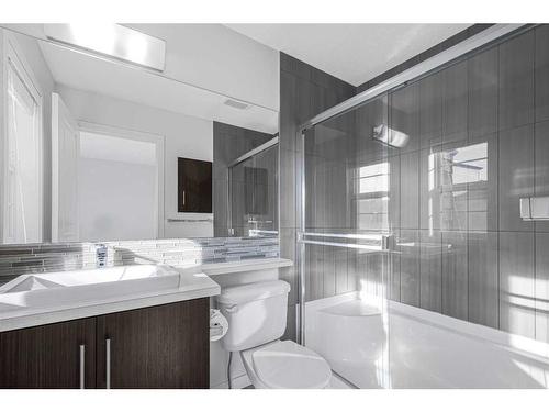 718 Walden Circle Se, Calgary, AB - Indoor Photo Showing Bathroom