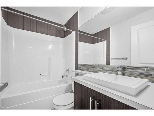 718 Walden Circle Se, Calgary, AB - Indoor Photo Showing Bathroom