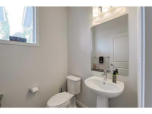 607-355 Nolancrest Heights Nw, Calgary, AB - Indoor Photo Showing Bathroom