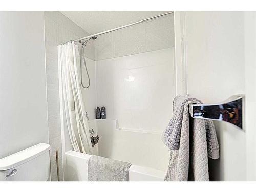 607-355 Nolancrest Heights Nw, Calgary, AB - Indoor Photo Showing Bathroom