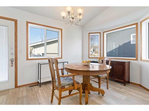 147 Elizabeth Way Se, Airdrie, AB - Indoor Photo Showing Dining Room