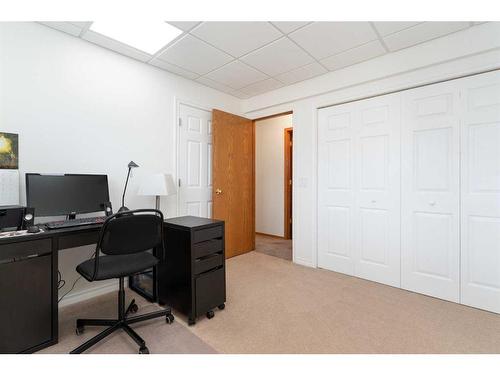 147 Elizabeth Way Se, Airdrie, AB - Indoor Photo Showing Office