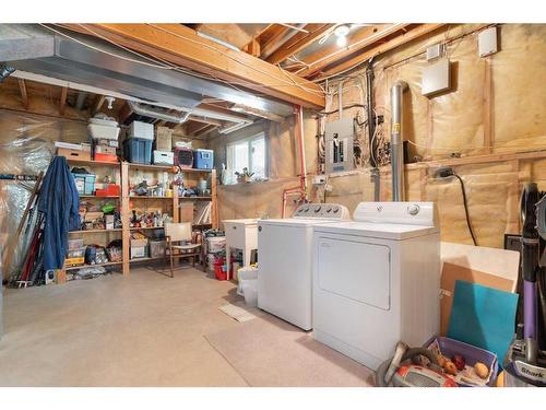 147 Elizabeth Way Se, Airdrie, AB - Indoor Photo Showing Laundry Room