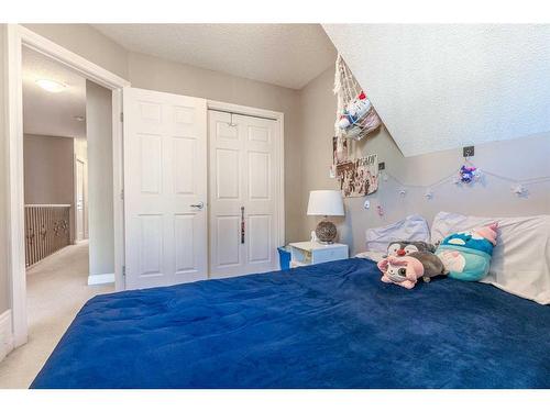 195 Cedarwood Lane Sw, Calgary, AB - Indoor Photo Showing Bedroom