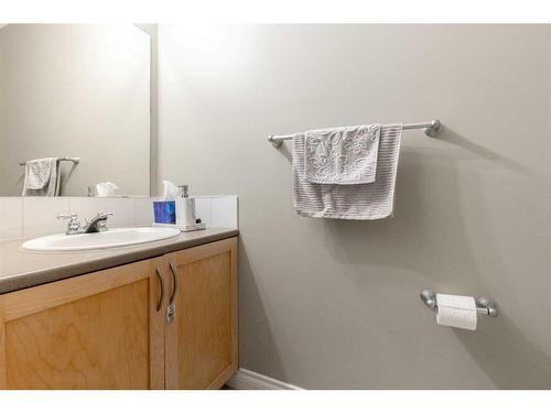 195 Cedarwood Lane Sw, Calgary, AB - Indoor Photo Showing Bathroom