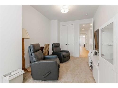 1806 Broadview Road Nw, Calgary, AB - Indoor Photo Showing Other Room