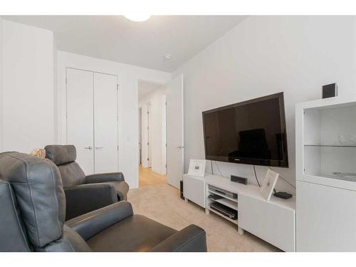 1806 Broadview Road Nw, Calgary, AB - Indoor Photo Showing Living Room