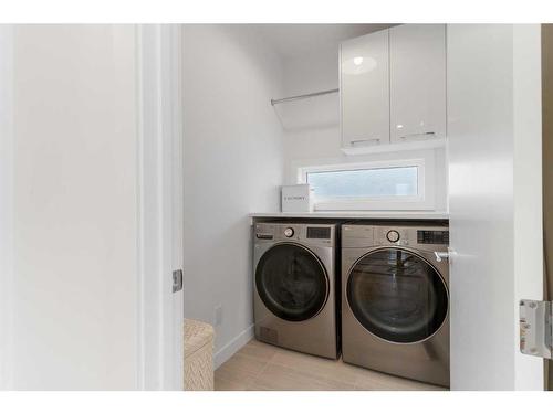 1806 Broadview Road Nw, Calgary, AB - Indoor Photo Showing Laundry Room