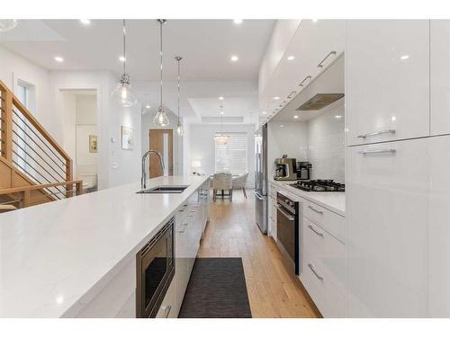 1806 Broadview Road Nw, Calgary, AB - Indoor Photo Showing Kitchen With Upgraded Kitchen