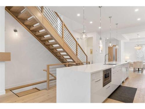 1806 Broadview Road Nw, Calgary, AB - Indoor Photo Showing Kitchen With Upgraded Kitchen