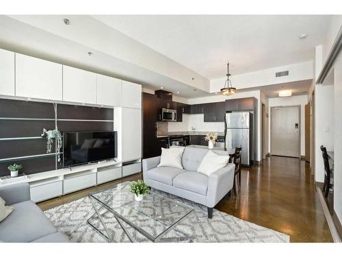 1107-135 13 Avenue Sw, Calgary, AB - Indoor Photo Showing Living Room