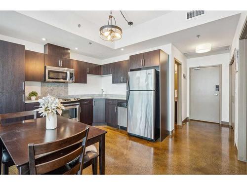 1107-135 13 Avenue Sw, Calgary, AB - Indoor Photo Showing Kitchen