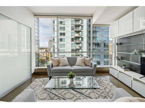 1107-135 13 Avenue Sw, Calgary, AB - Indoor Photo Showing Living Room