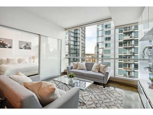 1107-135 13 Avenue Sw, Calgary, AB - Indoor Photo Showing Living Room